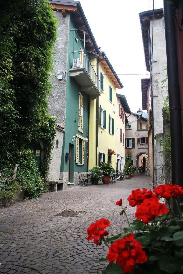 Holiday House Alla Torre マンデッロ・デル・ラーリオ エクステリア 写真